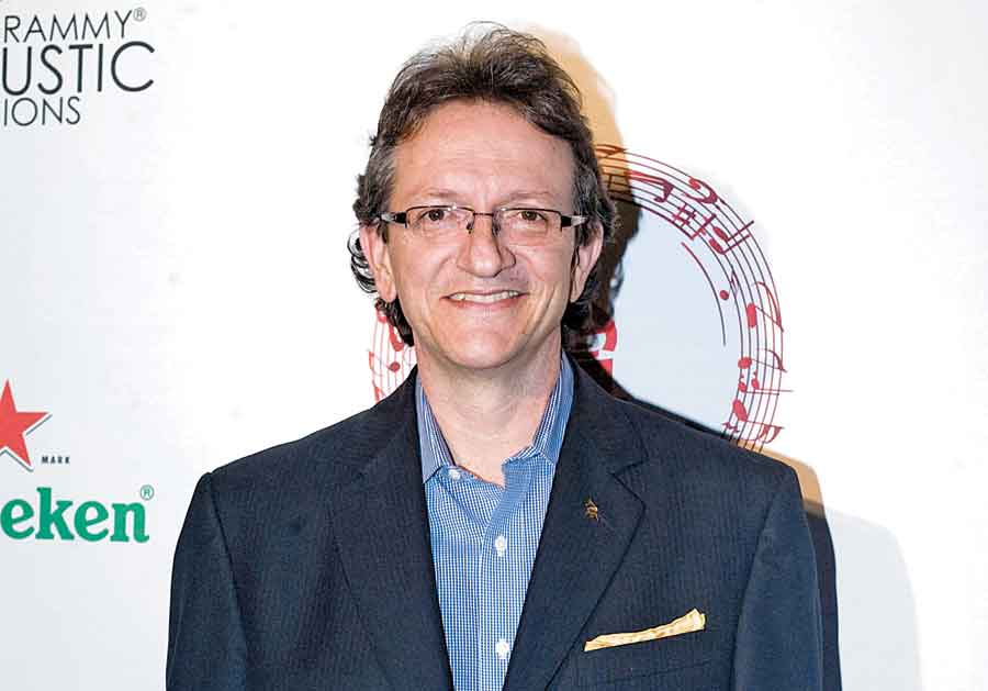 El ejecutivo no pierde detalle de la planeación.