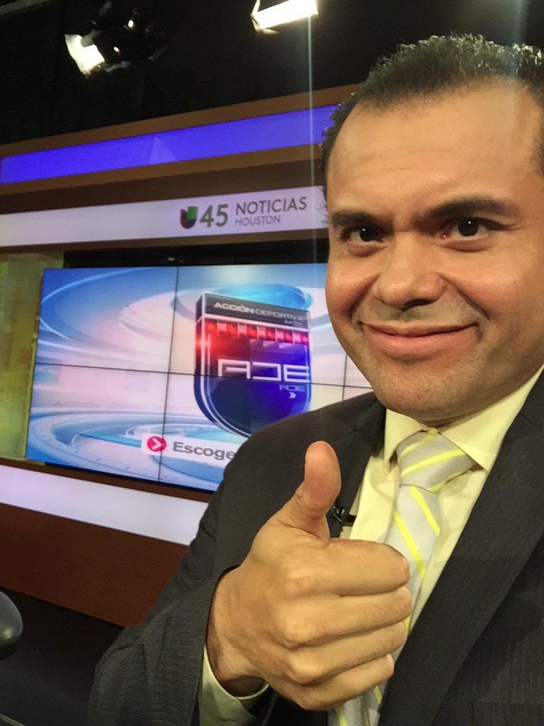 Enrique González, reportero y presentador de Deportes en Univisión.