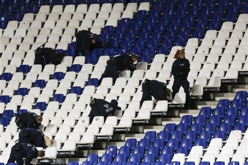 Policía registra el estadio en el que se iba a llevar a cabo el Alemania vs. Holanda 