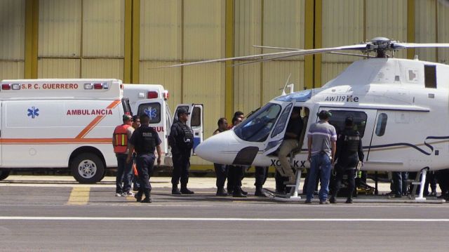  Para su traslado se utilizó el helicóptero XC-LKX, la cual era tripulada por el capitán Roberto Torres y su copiloto Gastón Ambriz;  la aeronave es p