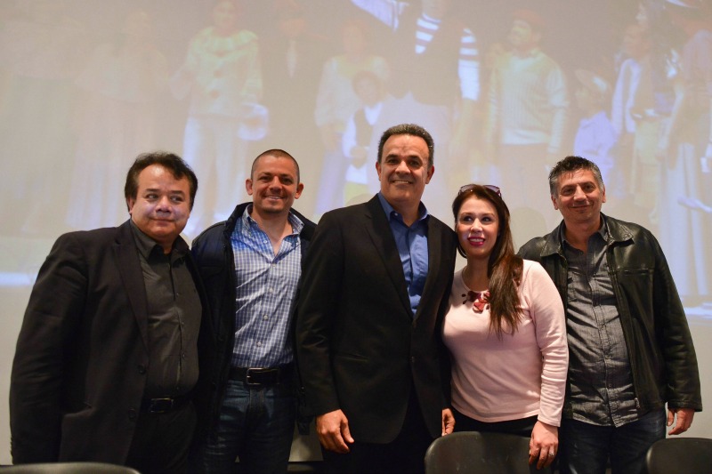 Arturo Saucedo, Horacio Robles, Fernando de la Mora, Julio Blasina y Eugenia Garza durante la conferencia de prensa para presentar la Ópera Payasos de