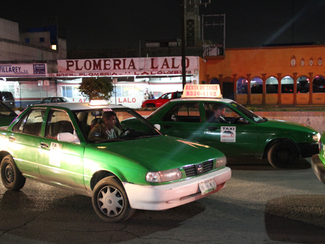 También se contempla un dispositivo para inhibir a control remoto el taxi y detenerlo si comete un ilícito.