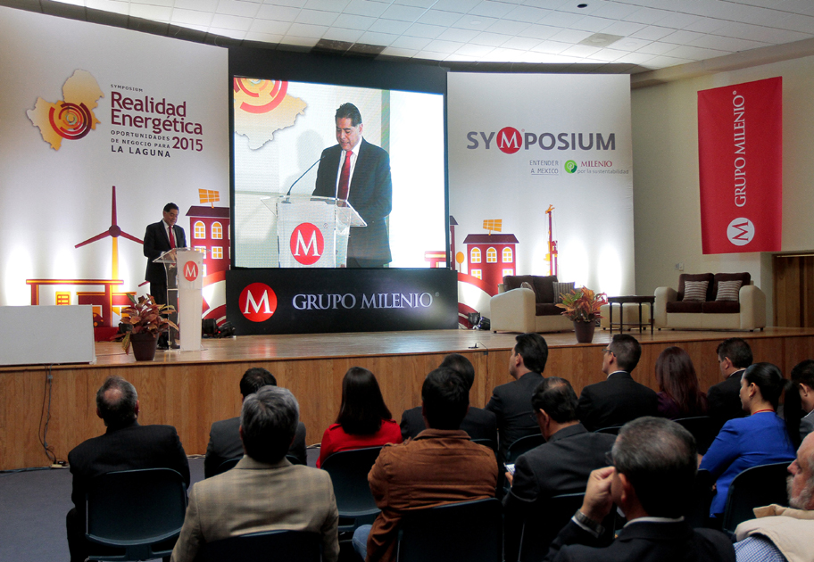 Gobernador de Durango, Jorge Herrera Caldera en el segundo día del Symposium 'Realidad Energética'.