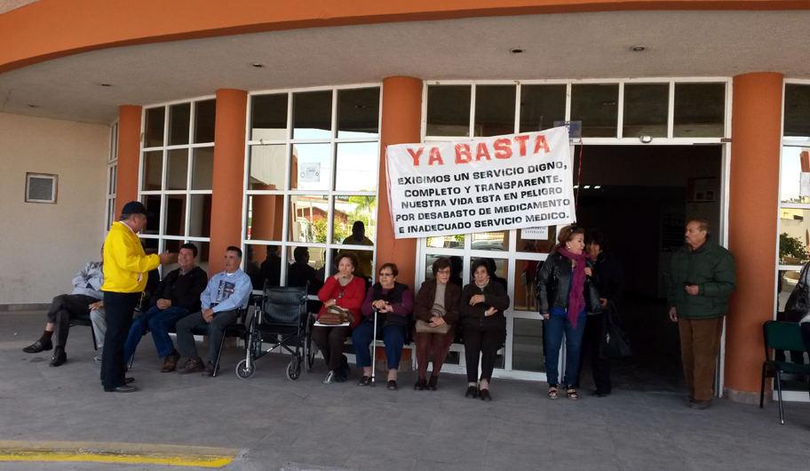 Jubilados se quejan de las malas condiciones de la clínica del Magisterio.