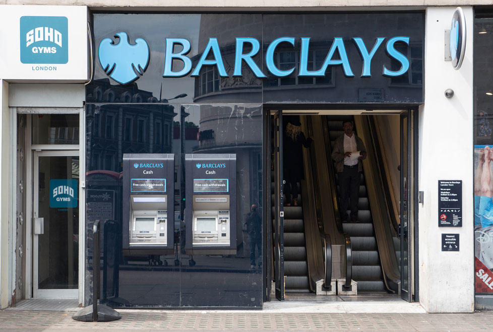 Barclays es uno de los bancos que recortaron a sus equipos en Brasil.