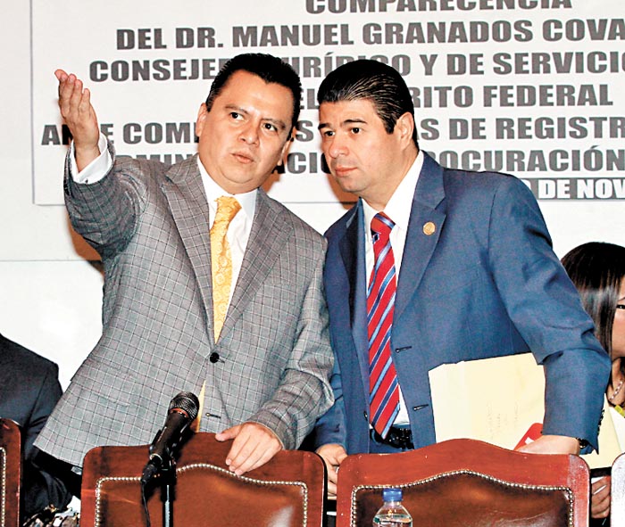 El consejero Jurídico en la Asamblea Legislativa.
