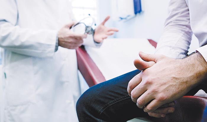 Los hombres no admiten que sienten dolor porque consideran que quejarse pondría en duda su “hombría”.