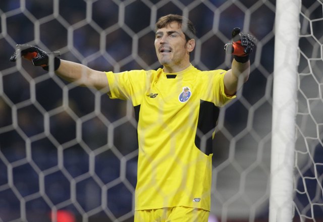 Iker Casillas cometió una pifia en el segundo gol de los ucranianos