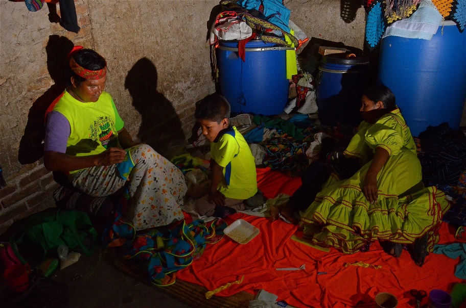 "Se dice que los tarahumaras explotan a los niños, o la gente piensa que se usan a las mujeres como se hace en algunos pueblos del sur de México".