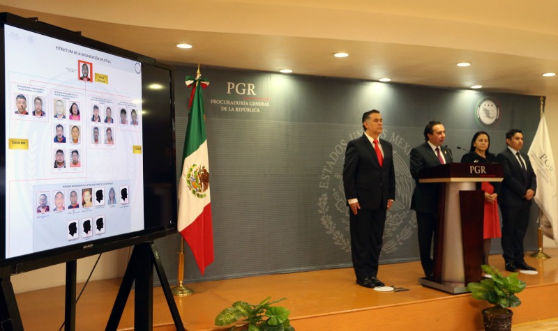 Zerón comentó que esta banda operaba con tres células criminales bajo el mando de José Luis Díaz, pero al ser transferido de prisión, su hermana tomó 