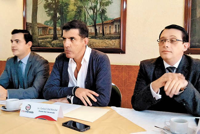 Los representantes legales dieron a conocer las denuncias contra el estado por fraude y abuso de confianza. 