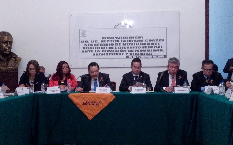 El secretario de Movilidad, Héctor Serrano, compareció en la ALDF.