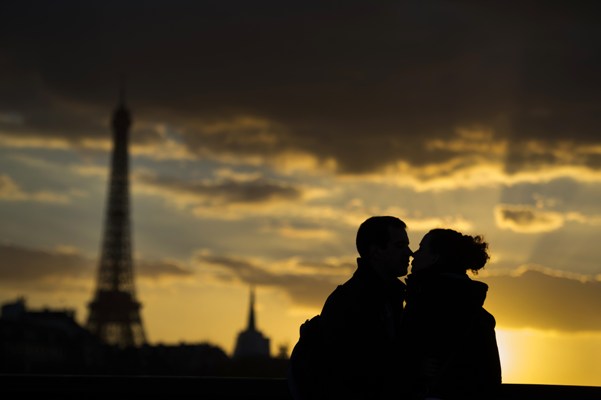 Tras los atentados en París, los turistas mexicanos evitan viaja a esa ciudad.