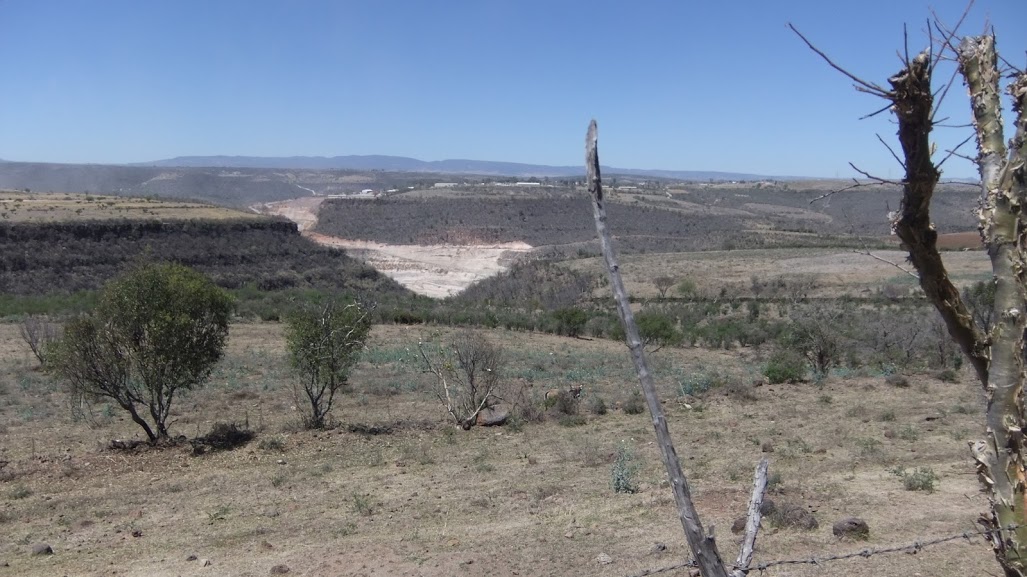 Se impide que el embalse artificial rebase 80 metros de altura