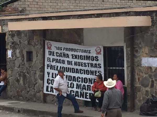 Las instalaciones fueron bloquedas por los cañeros de la CNC.