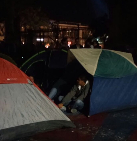Esta noche normalistas cumplen su amenaza de instalse frente al Palacio de Michoacán por tiempo indefinido.