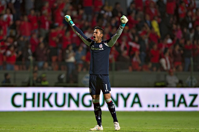 Alfredo Talavera celebra el pase a semifinales del Toluca