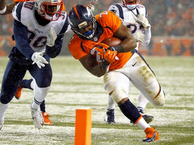 C.J. Anderson y una de sus escapadas a touchdown frente a Nueva Inglaterra