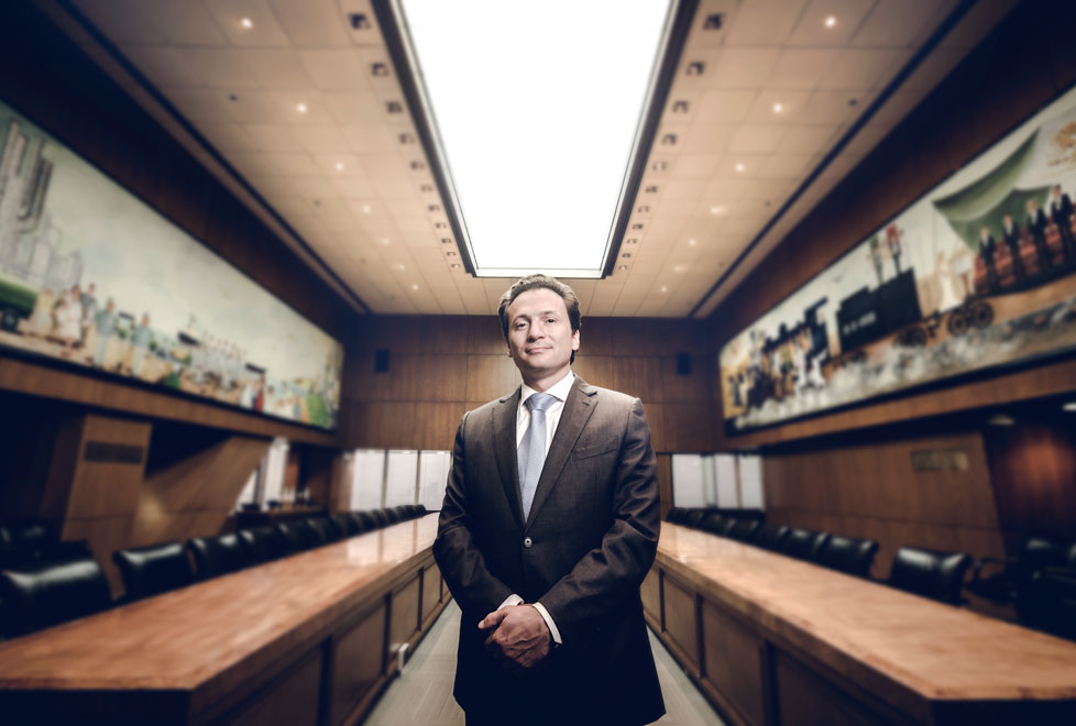 Emilio Lozoya, director general de Pemex, ajusta la empresa para para controlar los hidrocarburos desde la boca del pozo hasta la cadena de suministro
