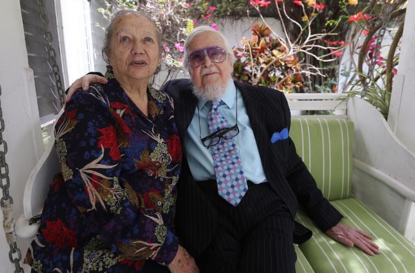 Fernando del Paso y su mujer Socorro.