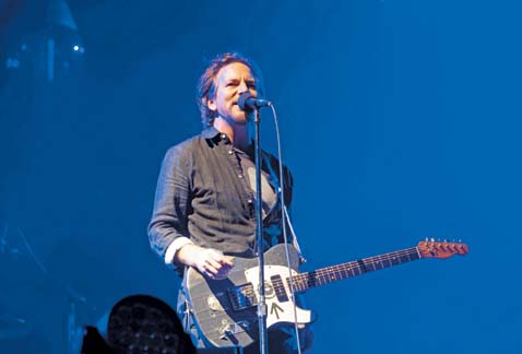 “Muchas gracias, ¿cómo están? Yo estoy feliz de verlos de nuevo y bienvenidos a la última noche del tour”: Eddie Vedder