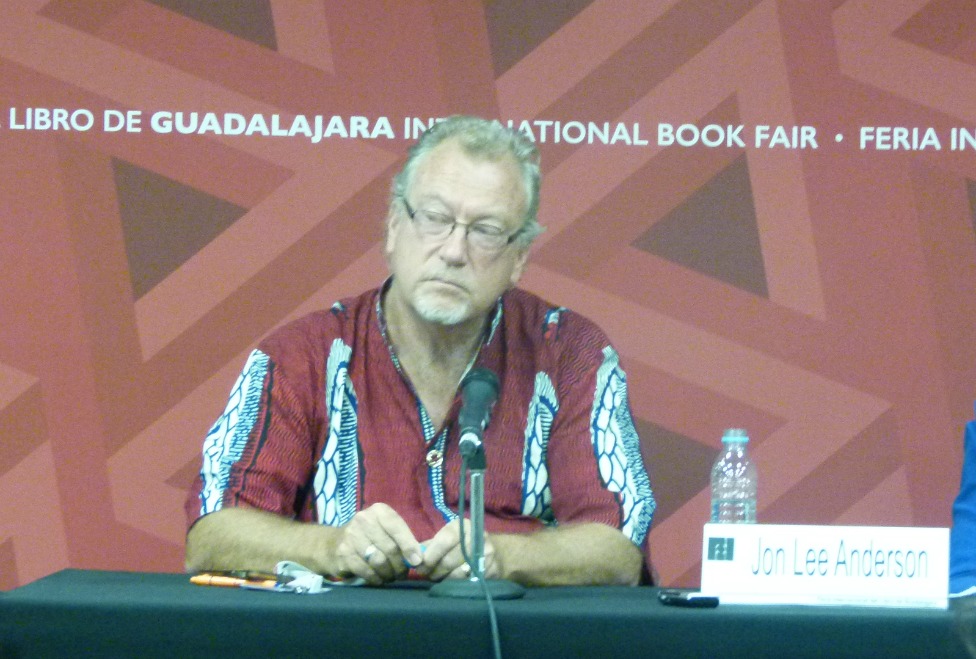 Jon Lee Anderson durante varias décadas se ha desempeñado como periodista de guerra