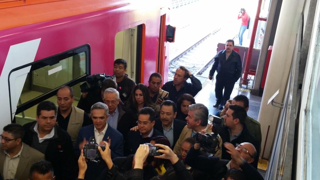 Mancera encabezó la reapertura de la Línea 12, luego de 20 meses de permanecer cerrada.