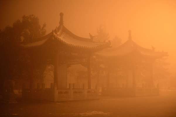 Beijing y las demás grandes ciudades del norte de China amanecieron bajo una capa de contaminación récord este año.