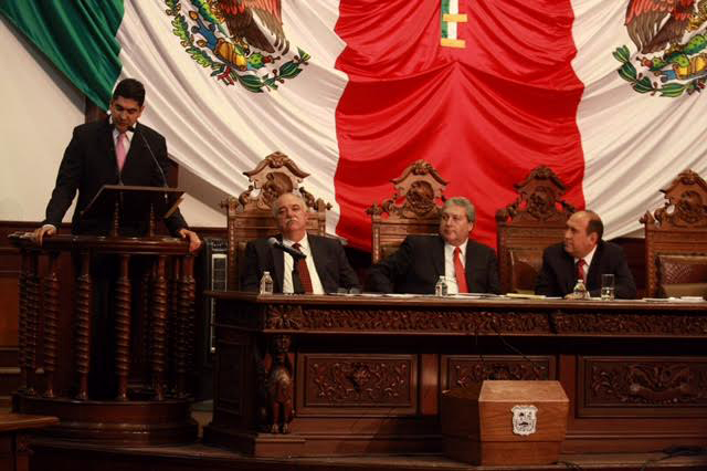 Diputado del PAN, Jesús de León Tello en la sesión de preguntas y respuestas del gobernador Rubén Moreira, tras su cuarto informe. 