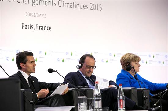  Enrique Peña Nieto, François Hollande y Angela Merkel, en conferencia sobre el precio del carbono.