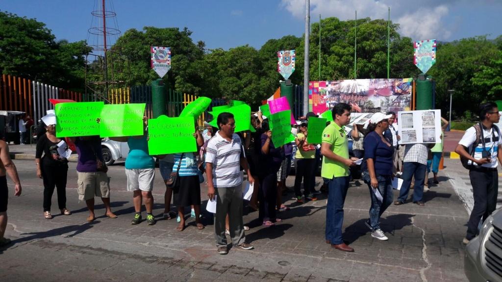 Los manifestantes exigen acabar con las irregularidades en el manejo del parque.