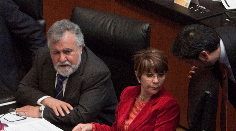 La senadora Angélica de la Peña y el senador Alejandro Encinas.