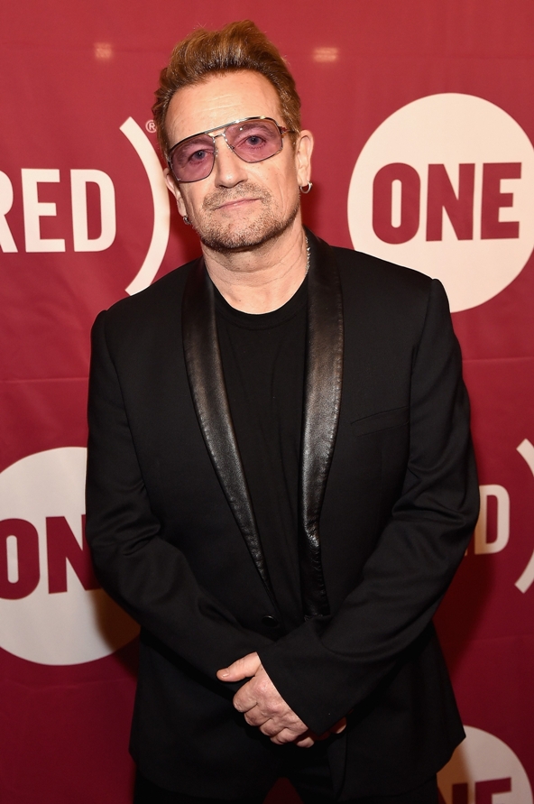 Bono es el cofundador de ONE and (RED). 