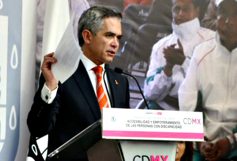 El jefe de Gobierno capitalino, Miguel Ángel Mancera, viajará esta noche a París, Francia, a la Cumbre de Cambio Climático Cop21. Luego irá a Kuwait y