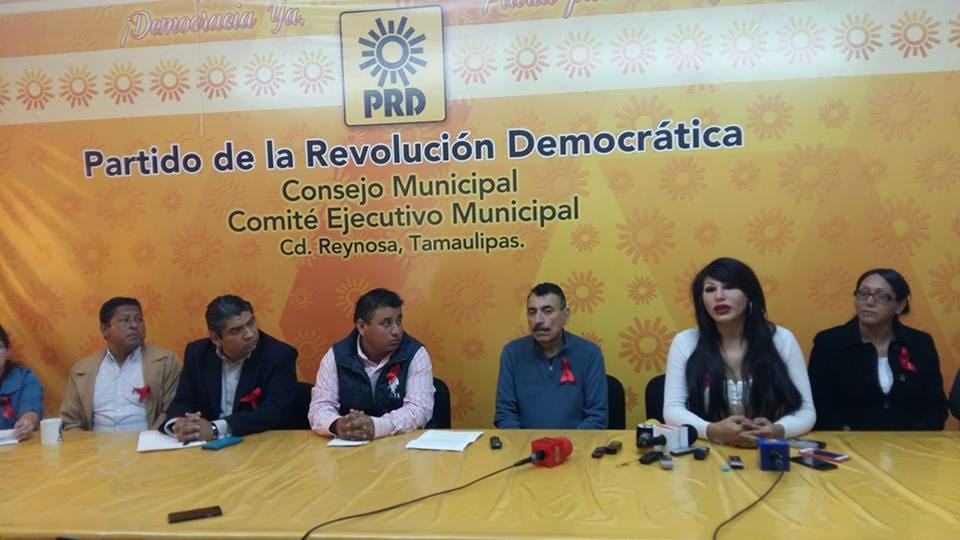 Perredistas e integrantes del grupo Conexión Joven A.C.