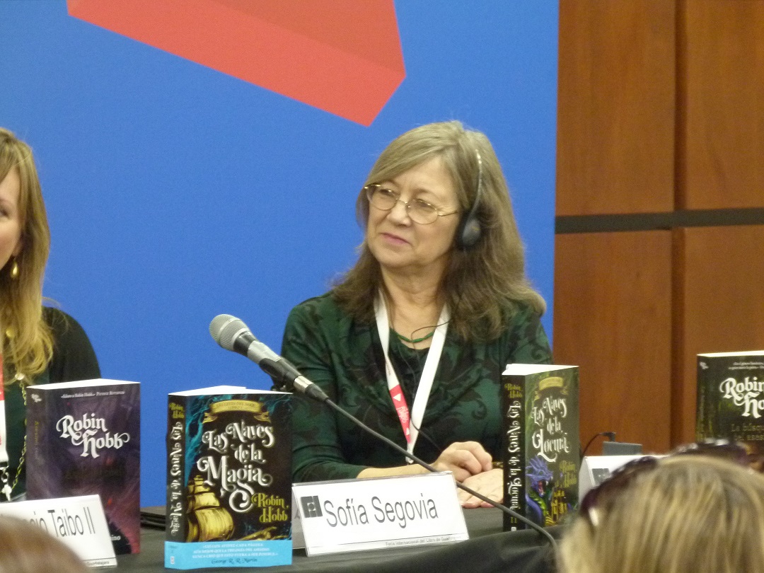 Robin Hobb, presentó Trilogía Leyes del mar 
