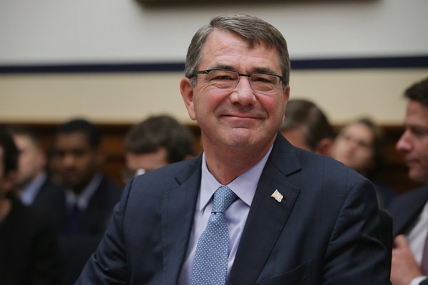 El secretario de Defensa de Estados Unidos, Ashton Carter, anunció el despliegue de fuerzas especiales en Irak.