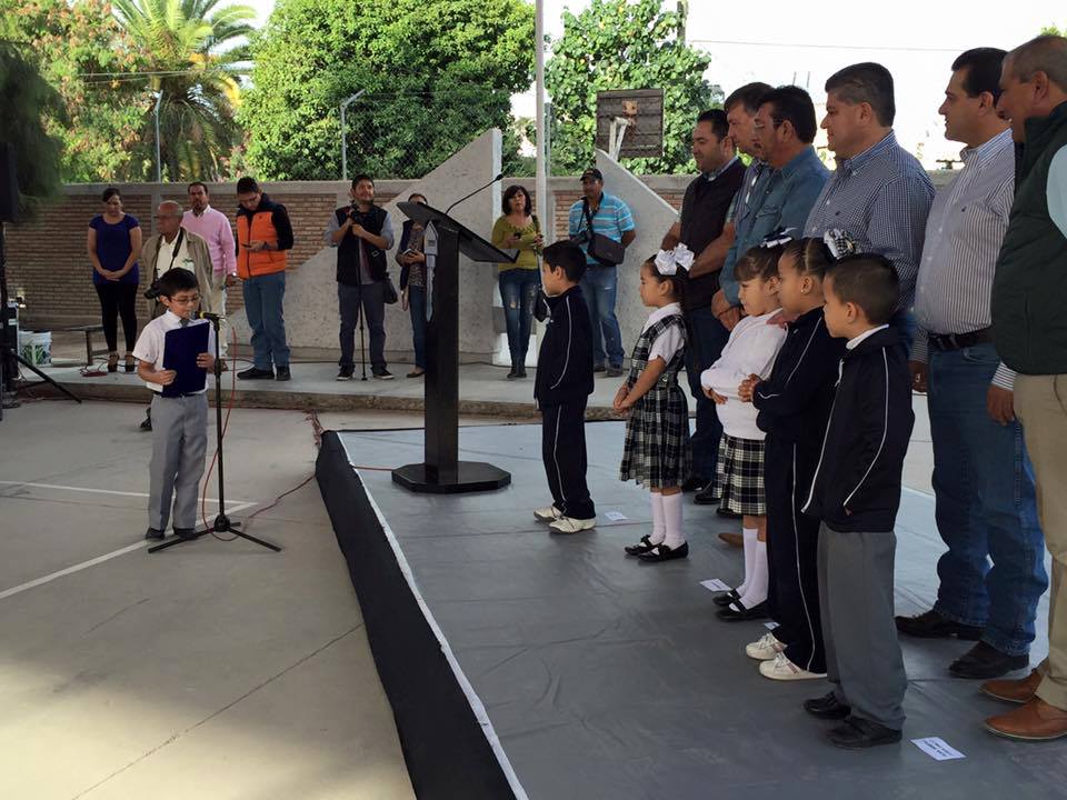 En Torreón, se hizo entrega simbólica de obras de parte del Copladem en escuelas.