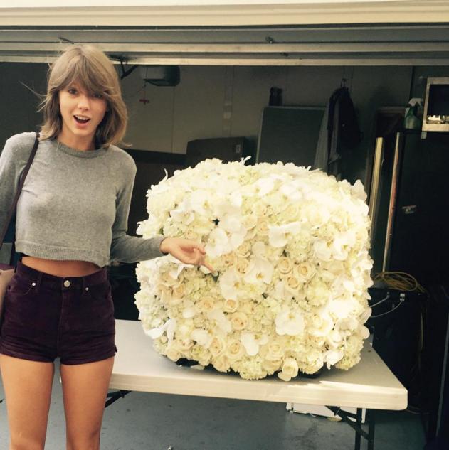 Taylor Swift: 2.6 millones de likes, "Awwww Kanye me envió las mejores flores".