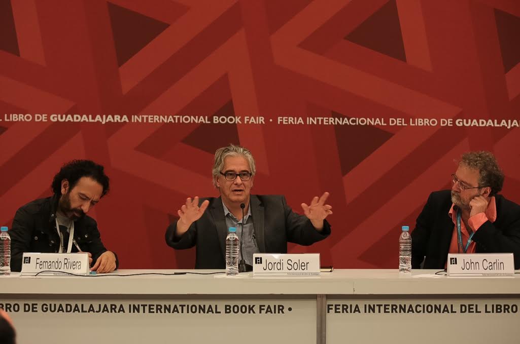 Charla de Literatura y Futbol con Fernando Rivera, Jordi Soler y John Carlin.