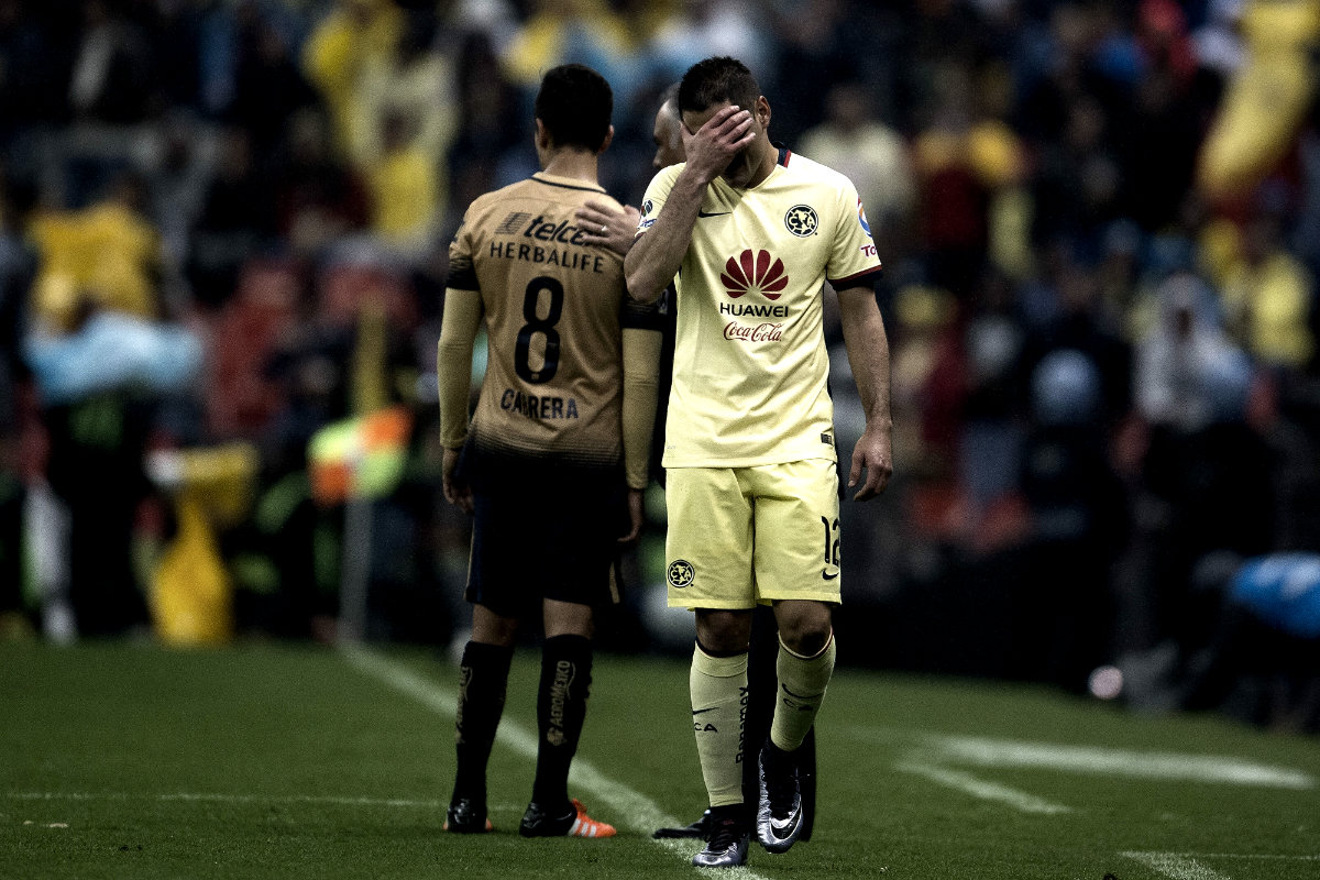 Pablo Aguilar fue expulsado por doble amarilla 