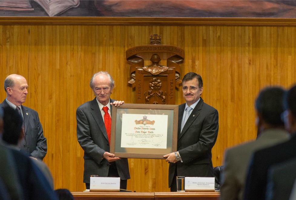 La entrega del reconocimiento se llevó a cabo en el Paraninfo Enrique Díaz de León. 