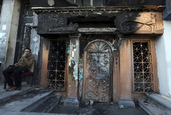  La fachada y el interior de la discoteca quedaron dañados por el fuego.