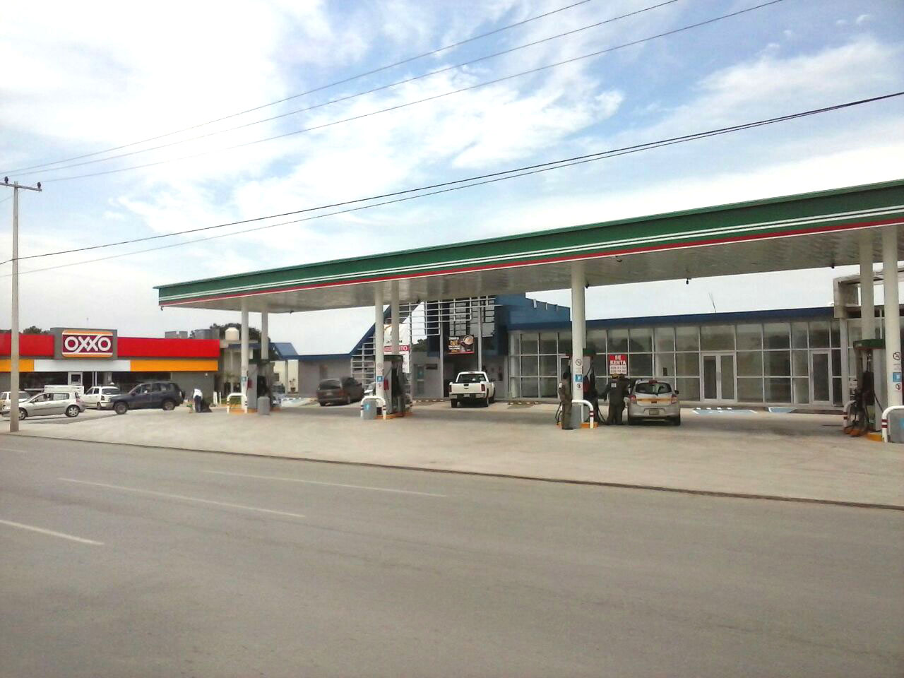 Gasolinera en terrenos del aeropuerto de Tampico.