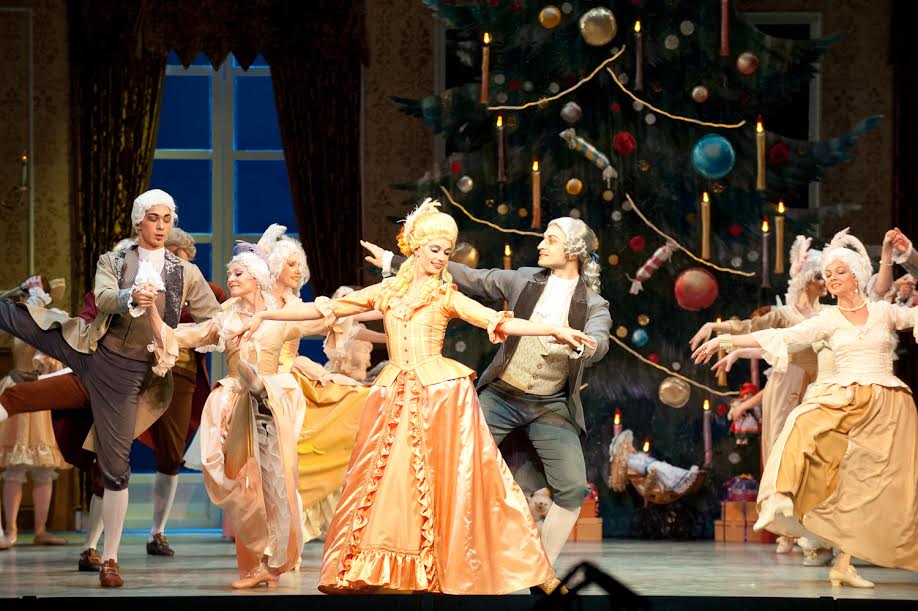 Russian State Ballet Samara presentando El Cascanueces
