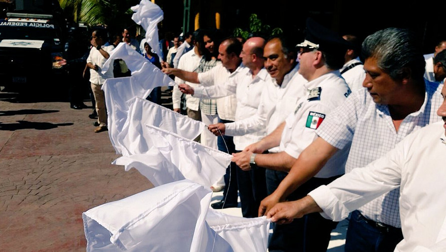 El comisionado Nacional de Seguridad, Renato Sales Heredia, encabezó en Ciudad Altamirano, municipio de Pungarabato, Guerrero, el banderazo simbólico 