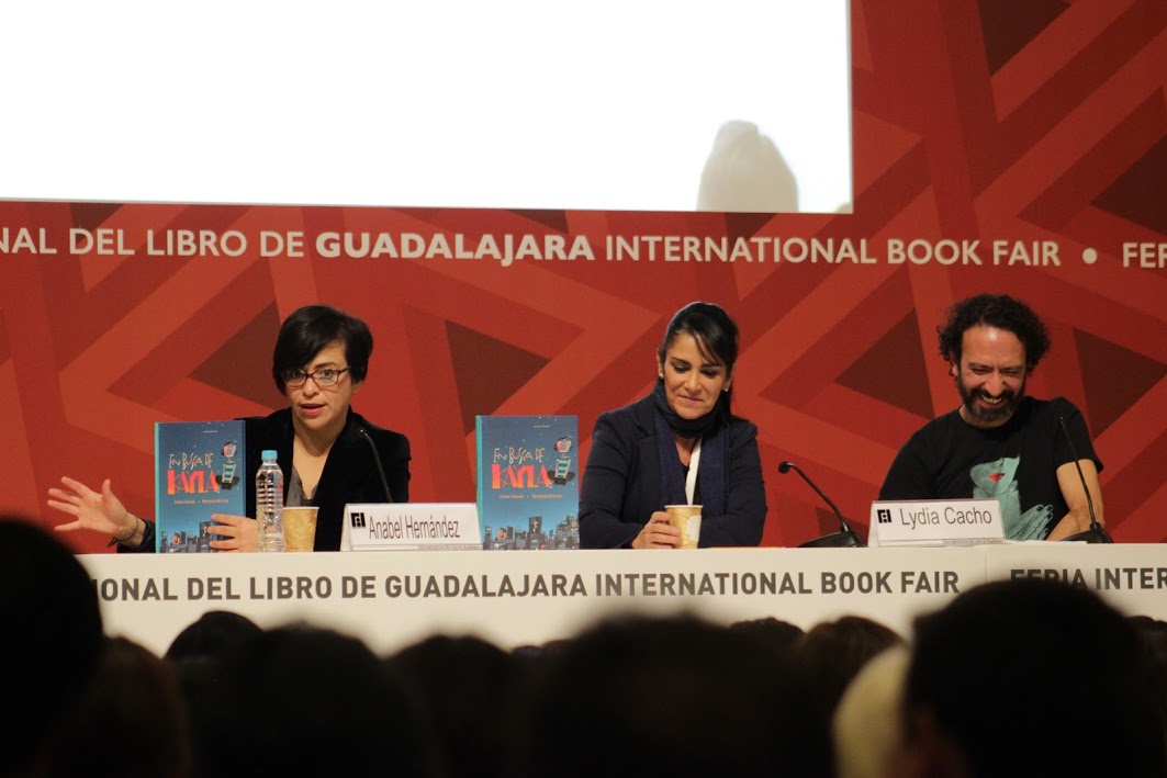 Lydia Cacho presentó el libro En busca de Kayla