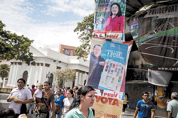 Propaganda política en los alrededores de la Asamblea Nacional en Caracas.