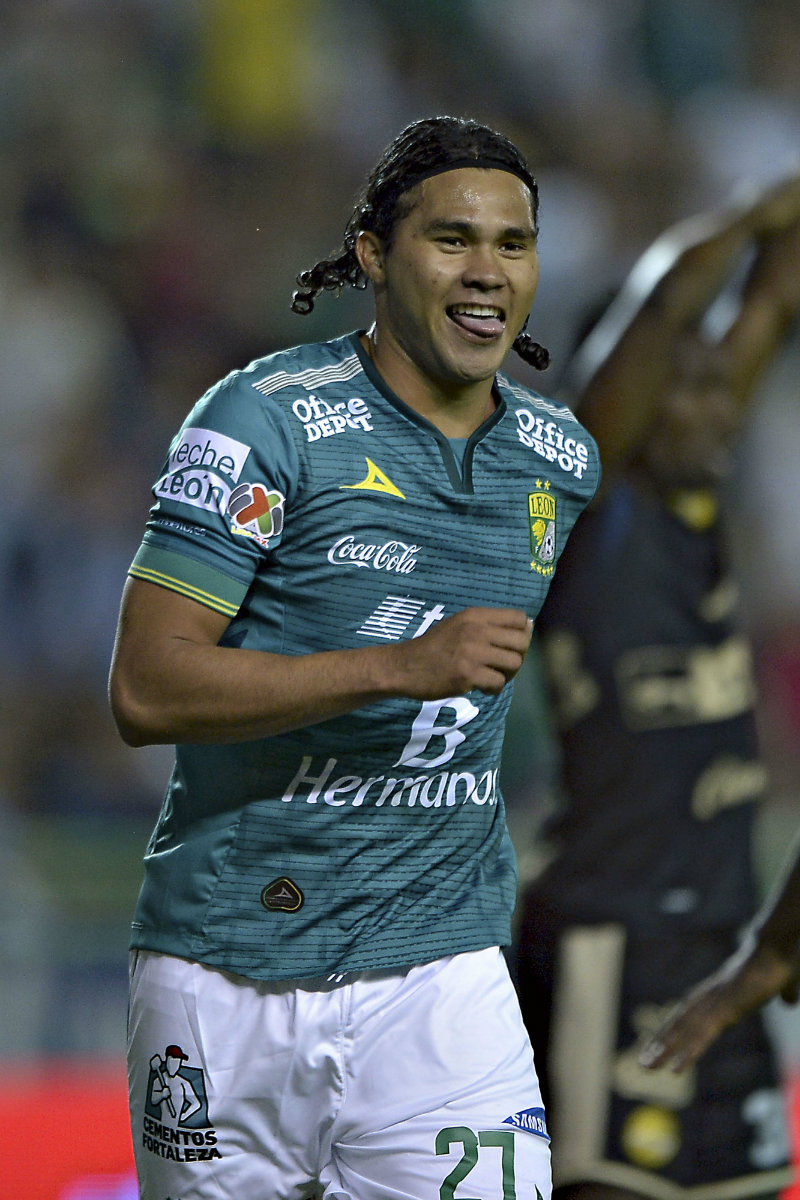 Carlos Gullit Peña con León 