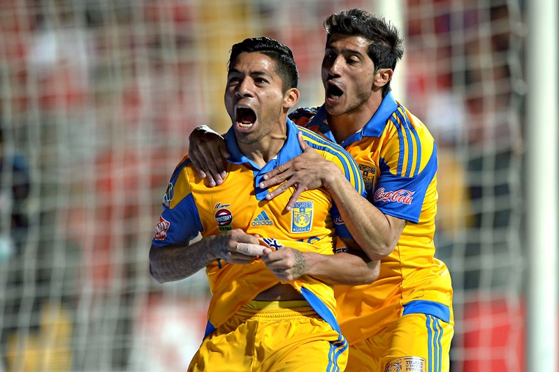 Javier Aquino festeja el primer gol de la semifinal
